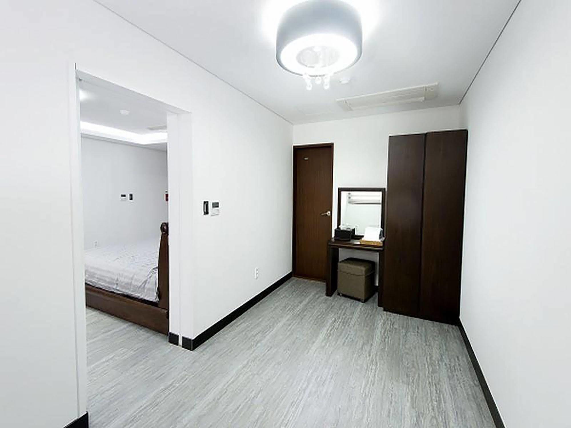 The Seri Resort Seogwipo Exterior photo