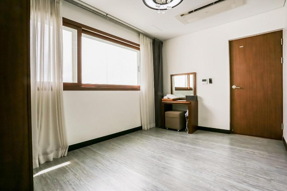 The Seri Resort Seogwipo Exterior photo